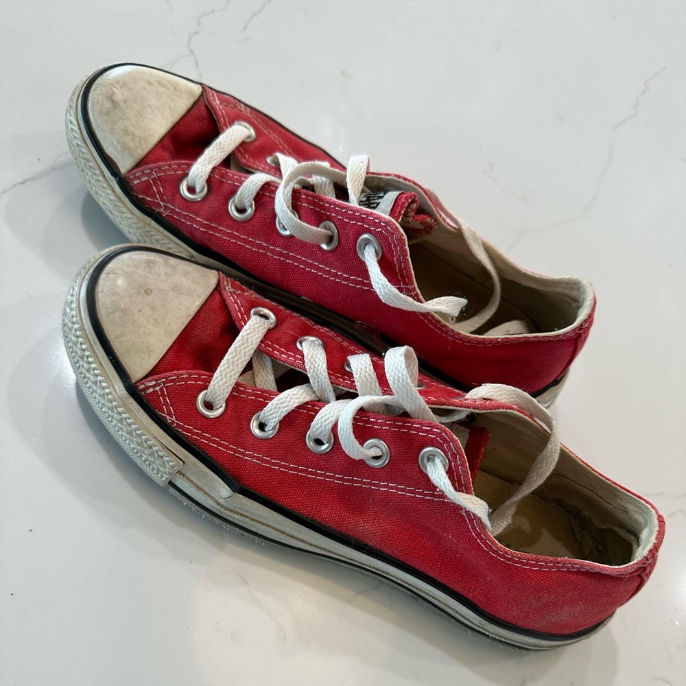 Converse Red Sneaker Tennis Shoes Size 6
